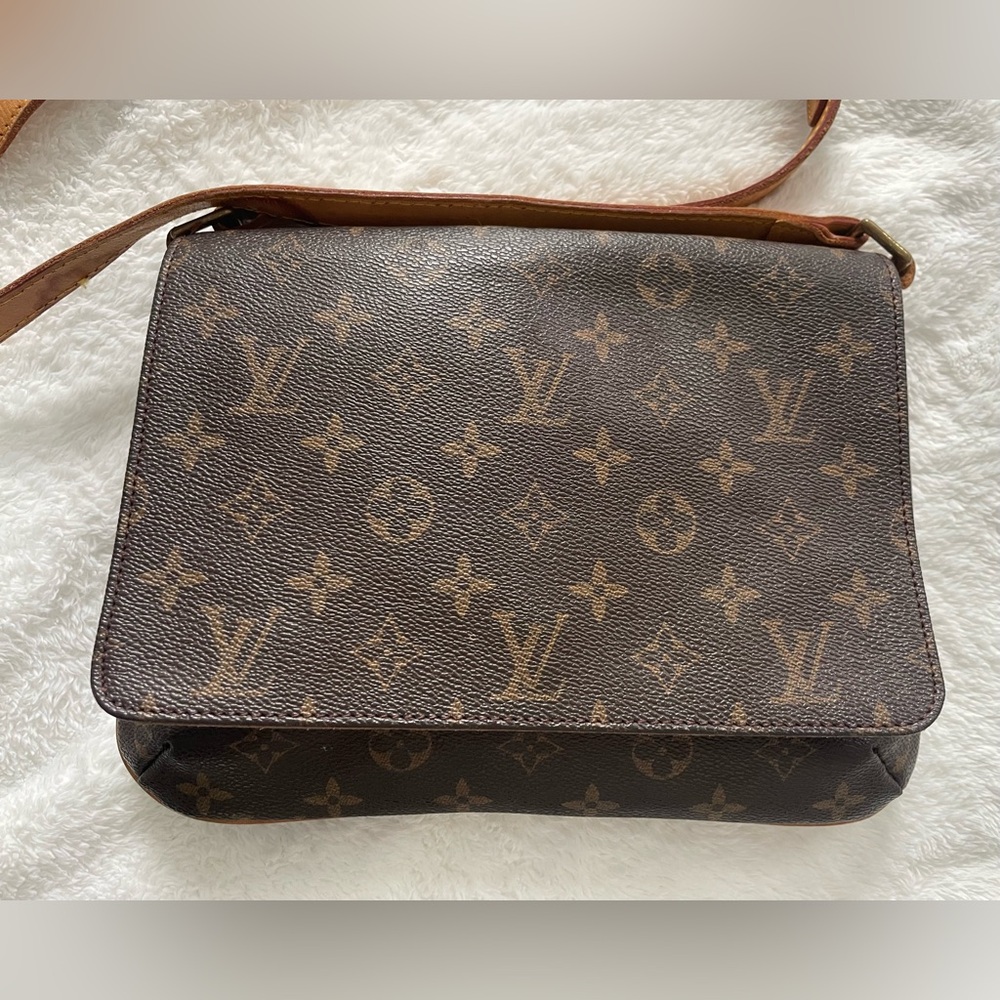 Louis Vuitton
with Tan Leather Strap
Musette Tango Short Shoulder Bag Brown
🤎🤎🤎 - Picture 12 of 14